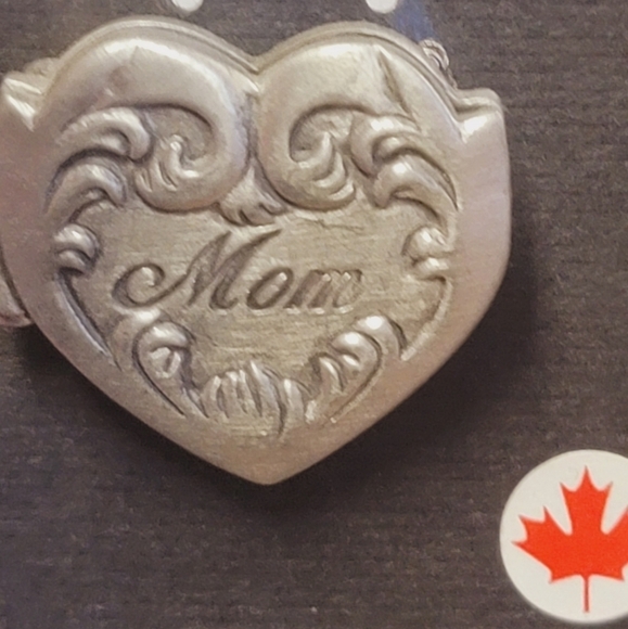 MOTHERS DAY GIFT "mom" locket brooch pin "I love you" by Seagull handcrafted - Picture 4 of 4
